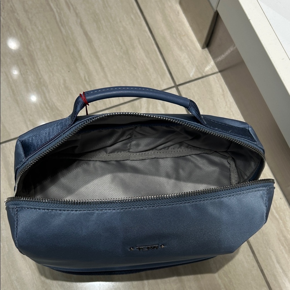 NWT Tumi Seattle Cosmetics bag - Picture 5 of 6